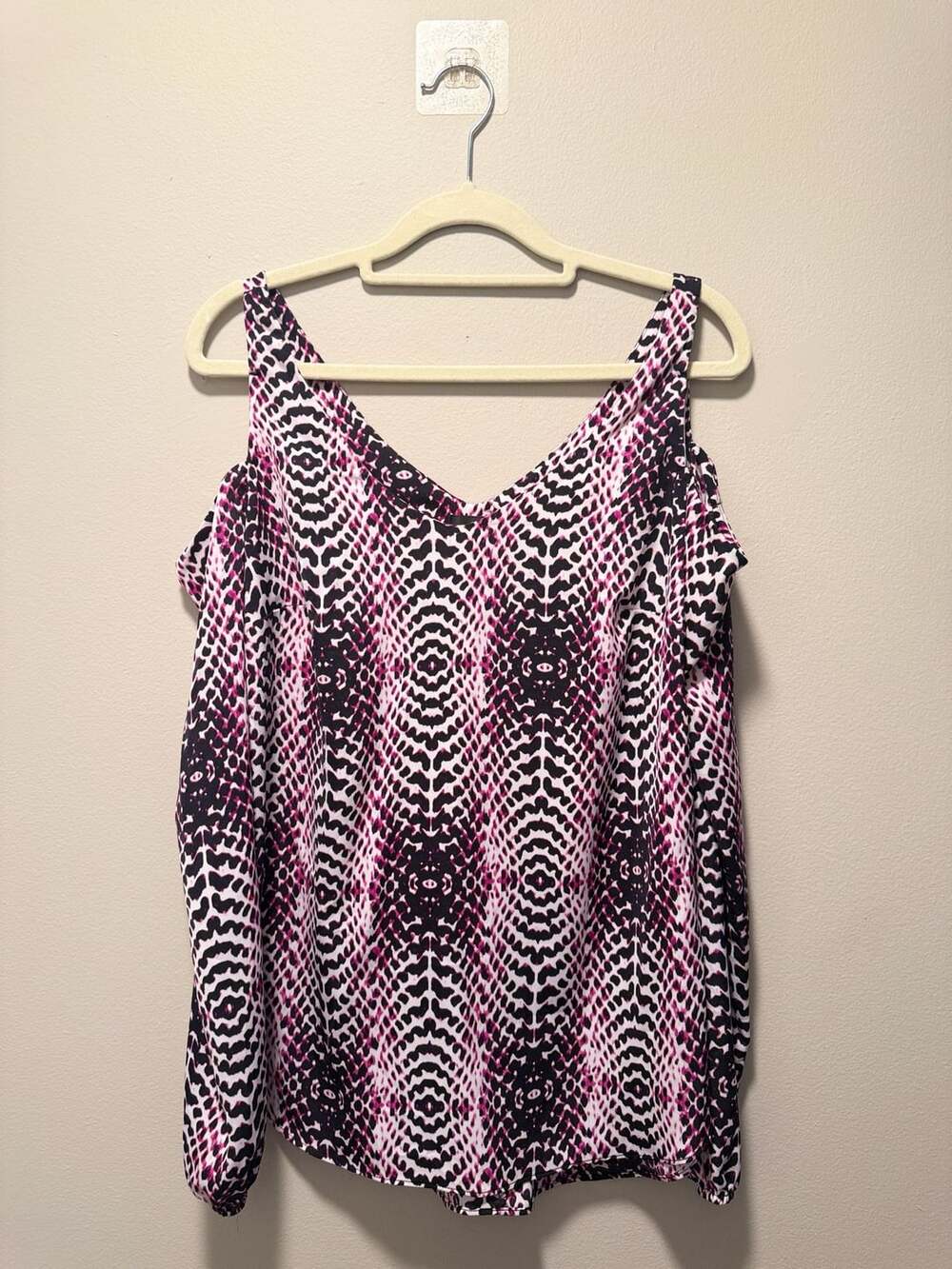 Worthington Cold Shoulder Blouse Size S Pink Black Animal Print Long Sleeve